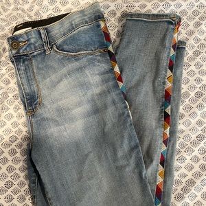 Knox Rose mid-rise embroidered denim ankle pants